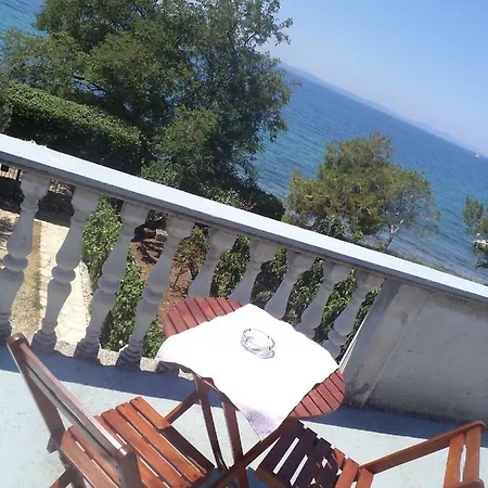 Appartement 4 *